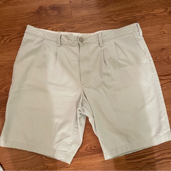 Dockers Shorts Men’s Size 40 Lot Of 2 Khaki Pleated Front - Picture 2 of 7